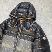 Load image into Gallery viewer, Moncler Harry Black &amp; Grey Size 4
