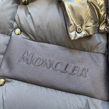 Load image into Gallery viewer, Moncler Aubrac Navy Size 3
