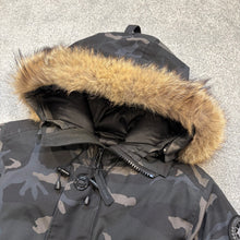 Load image into Gallery viewer, Canada Goose Chateau Parka Black Camo Size Medium
