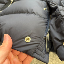 Load image into Gallery viewer, Moncler Bauges Navy Size 3
