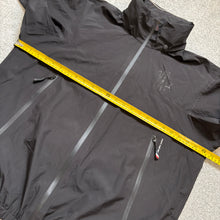 Load image into Gallery viewer, Moncler Grenoble Vieille Black Size 4
