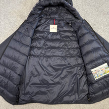 Load image into Gallery viewer, Moncler Laurain Navy Size 5
