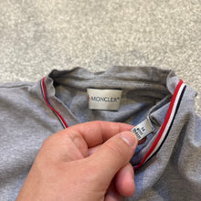 Load image into Gallery viewer, Moncler T-Shirt Grey Age 14
