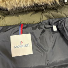 Load image into Gallery viewer, Moncler Marque Khaki Size 2
