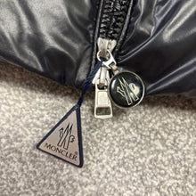 Load image into Gallery viewer, Moncler Corydale Black Size 4
