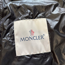 Load image into Gallery viewer, Moncler Acorus Black Size 3
