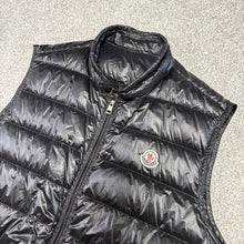 Load image into Gallery viewer, Moncler Gui Gilet Black Size 6
