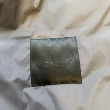 Load image into Gallery viewer, Moncler Gordes Gilet Grey Size 4
