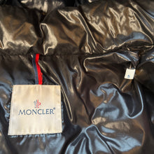 Load image into Gallery viewer, Moncler Gary Navy Size 5
