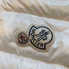 Load image into Gallery viewer, Moncler Bramant White Size 6
