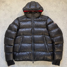 Load image into Gallery viewer, Moncler Grenoble Hintertux Black Size 6
