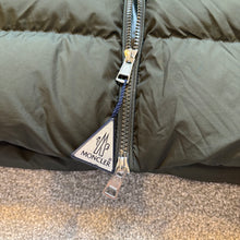 Load image into Gallery viewer, Moncler Cardamine Gilet Khaki Size 1
