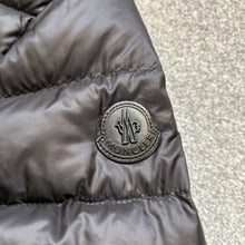 Load image into Gallery viewer, Moncler Forbin Black Size 4
