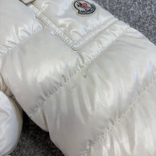 Load image into Gallery viewer, Moncler Bady White Age 14

