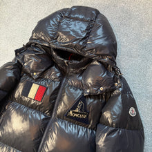 Load image into Gallery viewer, Moncler Gary Navy Size 5
