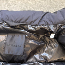 Load image into Gallery viewer, Moncler Almaz Gilet Black &amp; Navy Size 2
