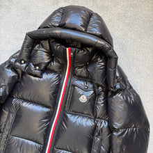 Load image into Gallery viewer, Moncler Montbeliard Black Size 5
