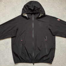 Load image into Gallery viewer, Moncler Grenoble Vieille Black Size 4
