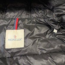 Load image into Gallery viewer, Moncler Rook Black Size 3
