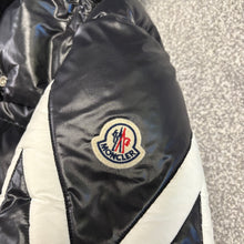 Load image into Gallery viewer, Moncler Corydale Black Size 4
