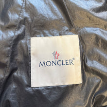 Load image into Gallery viewer, Moncler Lauros Black Size 4
