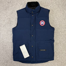 Load image into Gallery viewer, Canada Goose Freestyle Gilet Navy Size Small
