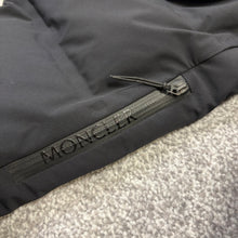 Load image into Gallery viewer, Moncler Grenoble Lagorai Black Size 4
