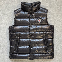 Load image into Gallery viewer, Moncler Tib Gilet Black Age 14
