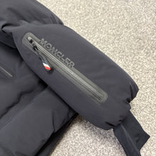 Load image into Gallery viewer, Moncler Grenoble Arcesaz Black Size 1
