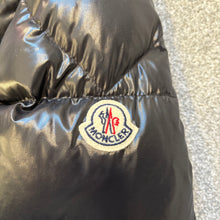 Load image into Gallery viewer, Moncler Harry Black &amp; Grey Size 4
