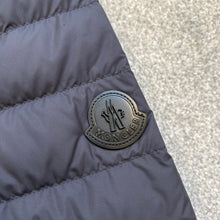 Load image into Gallery viewer, Moncler Mirmande Navy Size 2
