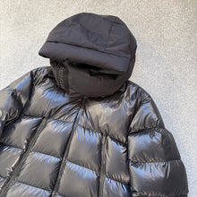 Load image into Gallery viewer, Moncler Zubair Black Size 6
