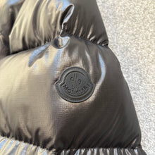 Load image into Gallery viewer, Moncler Zubair Black Size 6
