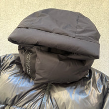 Load image into Gallery viewer, Moncler Zubair Black Size 6
