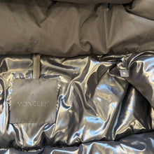 Load image into Gallery viewer, Moncler Zubair Black Size 6
