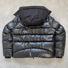 Load image into Gallery viewer, Moncler Zubair Black Size 6
