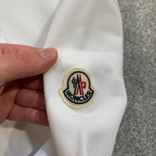 Load image into Gallery viewer, Moncler ETE Sweatshirt White Size Medium
