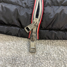 Load image into Gallery viewer, Moncler Daniel Black Size 7
