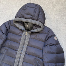 Load image into Gallery viewer, Moncler Canut Navy Size 5
