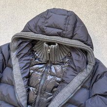 Load image into Gallery viewer, Moncler Canut Navy Size 5
