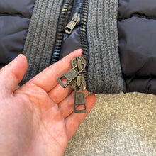 Load image into Gallery viewer, Moncler Canut Navy Size 5
