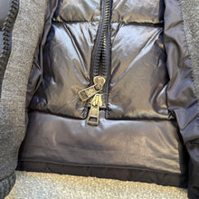 Load image into Gallery viewer, Moncler Canut Navy Size 5
