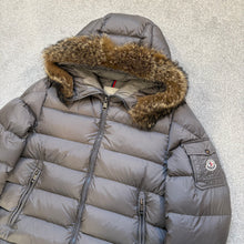 Load image into Gallery viewer, Moncler Byron Grey Size 6
