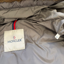 Load image into Gallery viewer, Moncler Byron Grey Size 6
