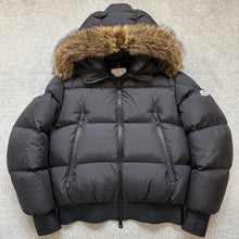 Load image into Gallery viewer, Moncler Veyre Black Size 3
