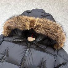 Load image into Gallery viewer, Moncler Veyre Black Size 3
